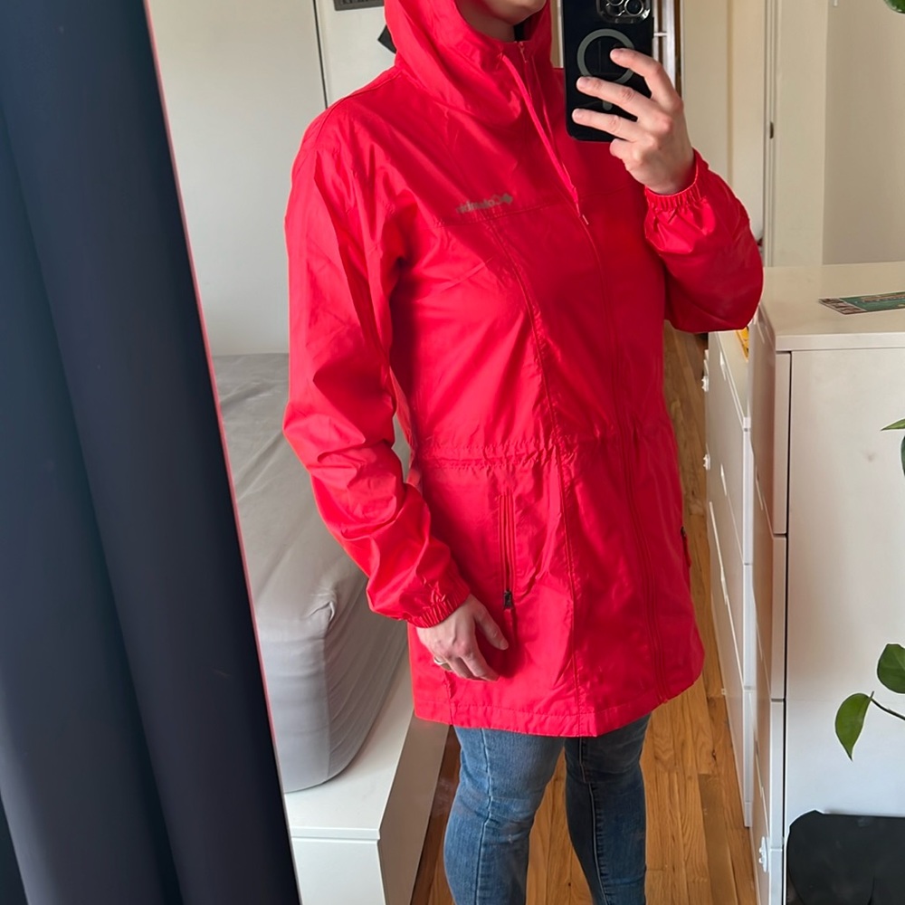 Columbia windbreaker with hood - drawstring at waist and elastic wrists